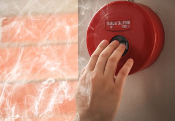 Cách bố trí đầu báo cháy và nút nhấn khẩn cấp trong hệ thống báo cháy thường